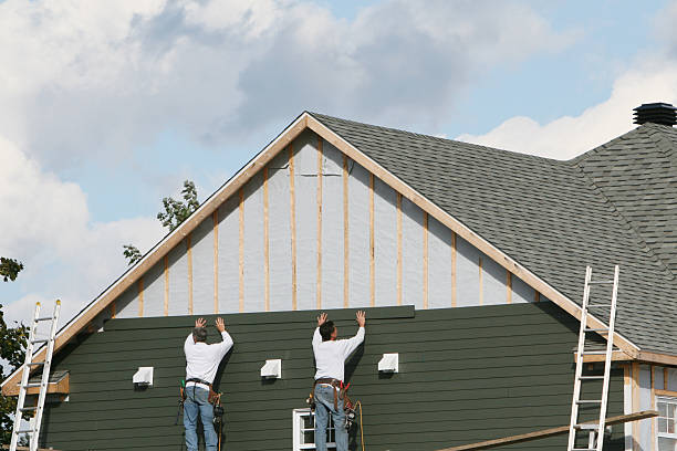 Professional Siding technician working in Monkton, MD